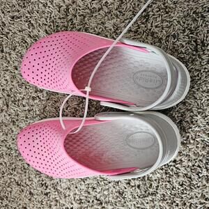 Crocs Classic‎ Clogs Pink and White Girl's Shoes sz 3